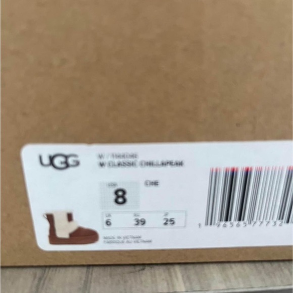 Brand new UGG Gorgeous Chillapeak genuine shearling Trimmed boot - Picture 8 of 9